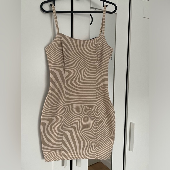 Dress - Picture 2 of 5